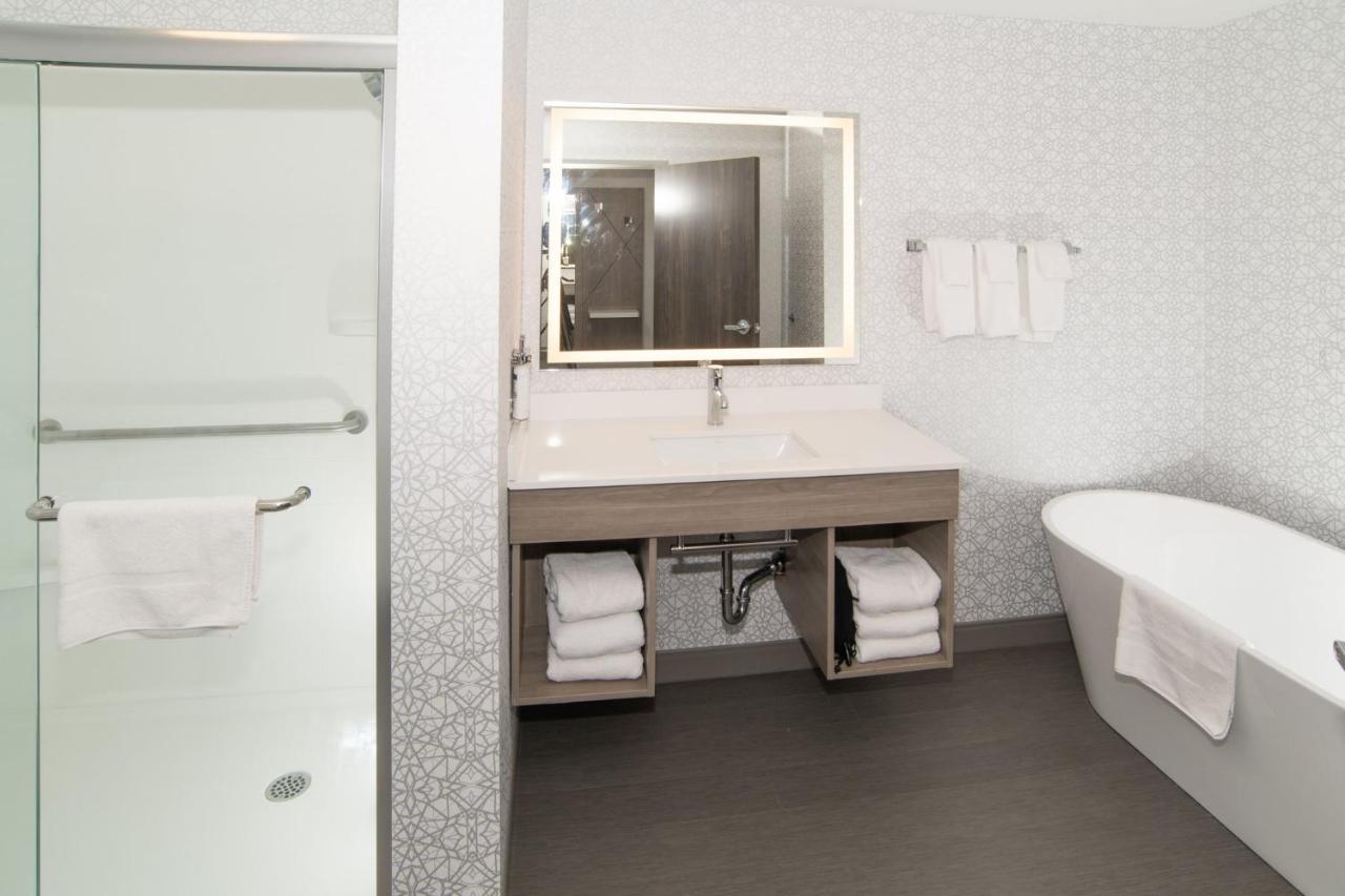 Holiday Inn Express & Suites - Moose Jaw By Ihg Экстерьер фото